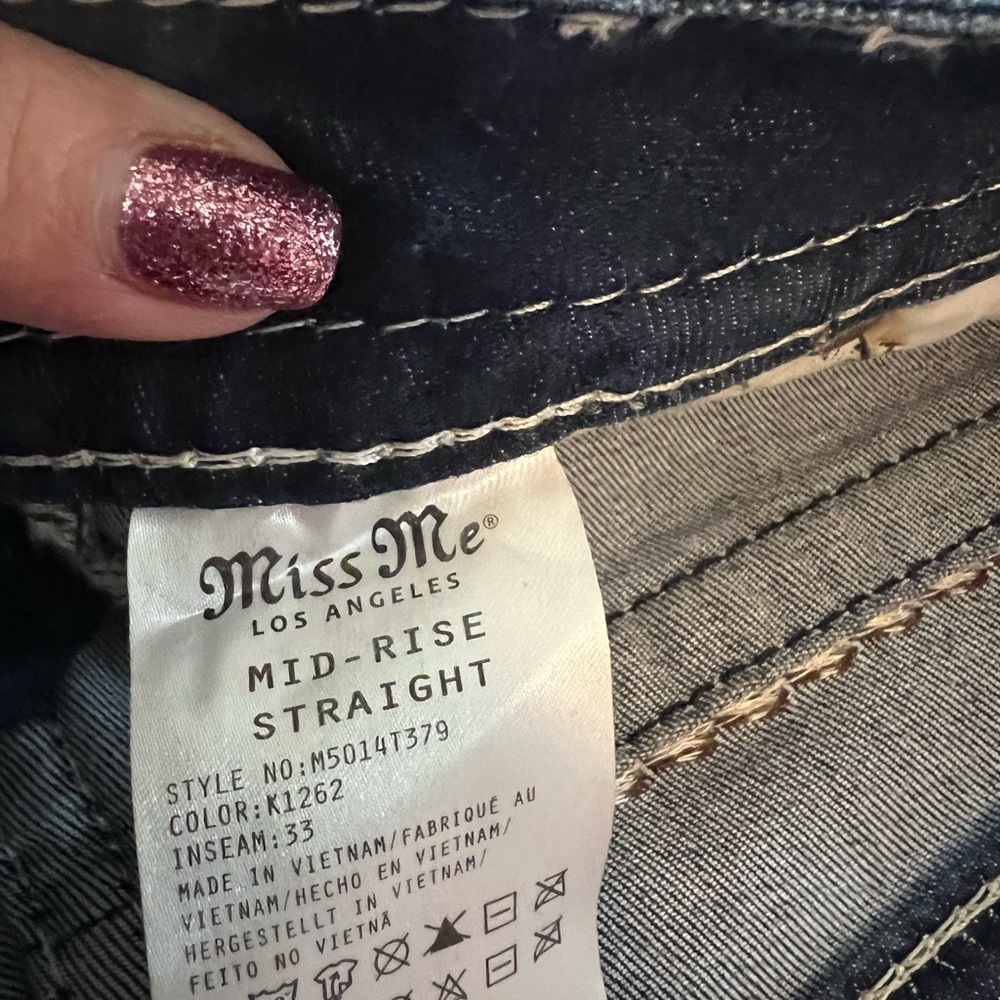 Miss Me Mid-Rise denim stretch shorts, size 26. - Picture 3 of 8